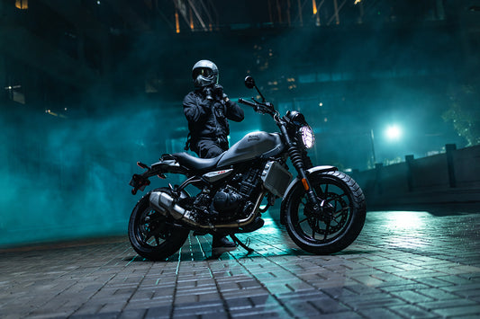 Royal Enfield Guerrilla 450 Gets a stylish new Smoke Silver finish