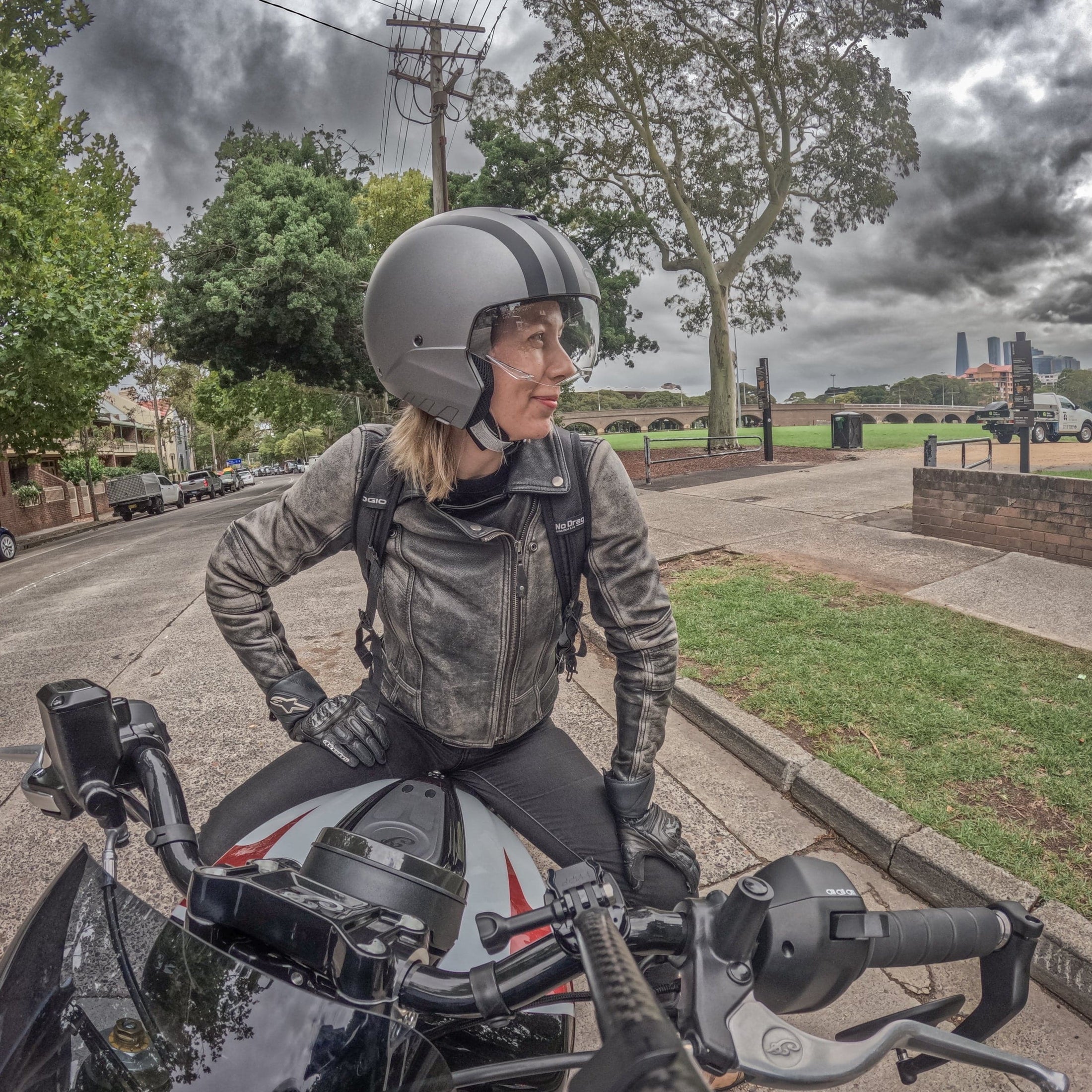 Bell Helmut Bell Broozer Free Ride Helmet - Matte Grey/Black