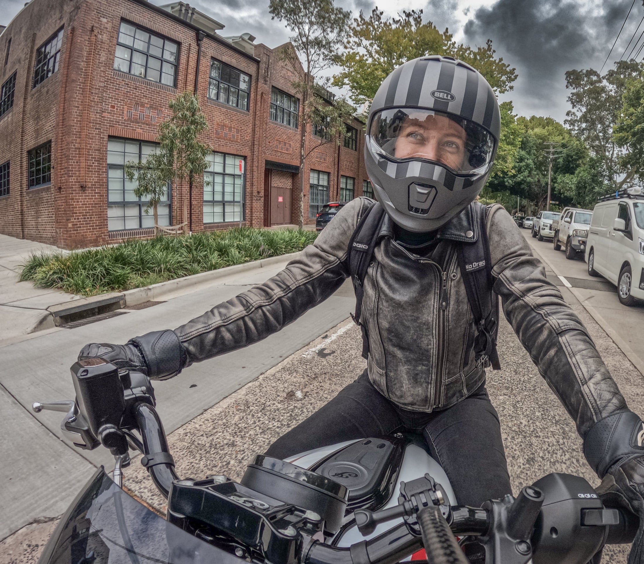 Bell Helmut Bell Broozer Free Ride Helmet - Matte Grey/Black